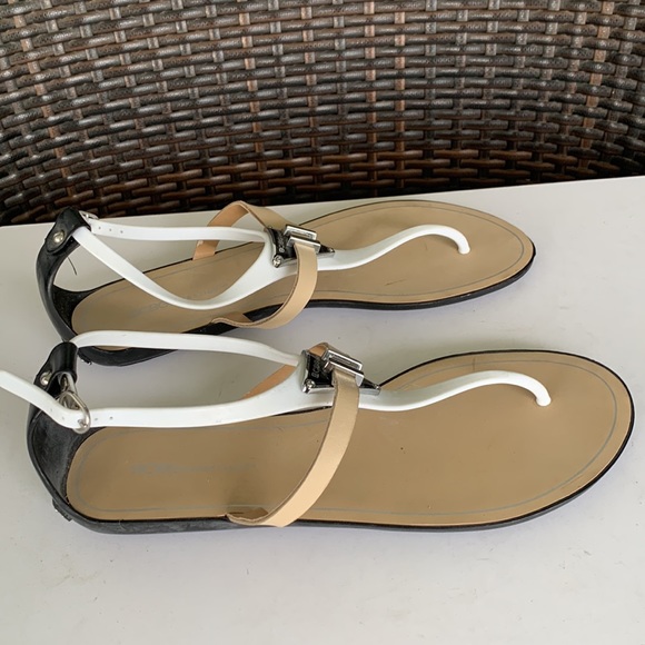 BCBGeneration Flat 0 to 1/2" Women's Sandals & Flip Flops - Picture 4 of 16